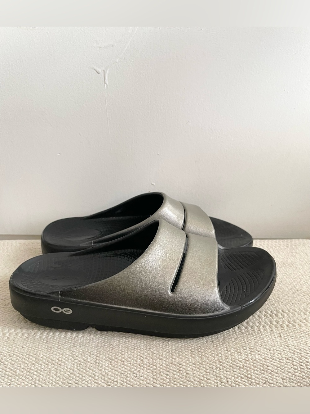 OOFOS Womens OOahh Luxe Slide Size 7